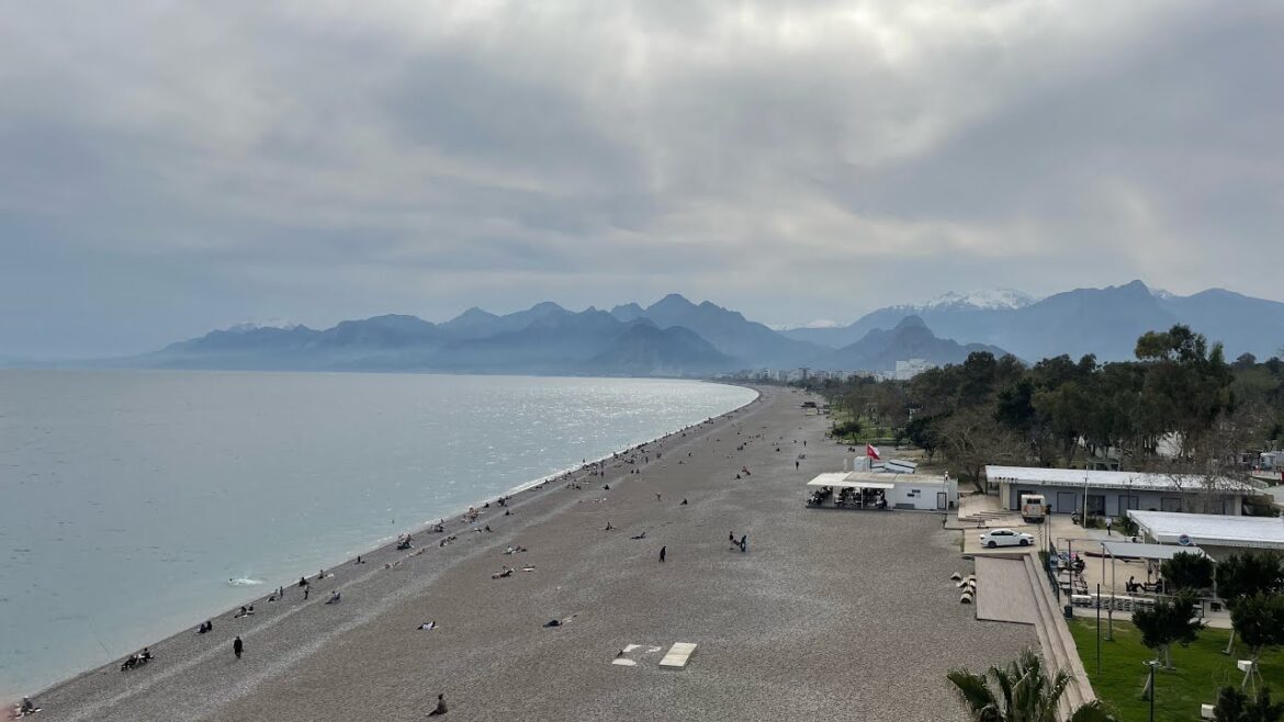 Konyaaltı beach park walking tour Antalya | Travel Monster 21 March 2023