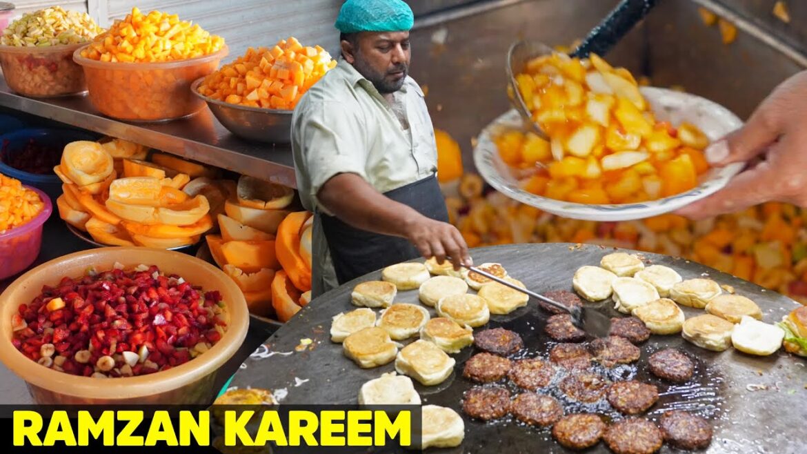 Karachi ke Fruit Ninja | Super Bun Kebab | Kathaiwadi Cholay, Pakistani Street Food | Ramzan Special Karachi ke Fruit Ninja | Super Bun Kebab | Kathaiwadi Cholay, Pakistani Street Food | Ramzan Special