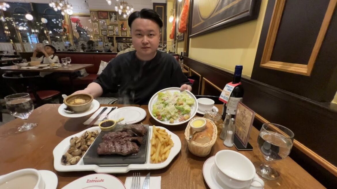 vr 180 Rock Grilled Angus Beef with Caesar Salad and Green Tea300℃岩石烤安格斯牛肉，搭配凯撒沙拉和绿茶
