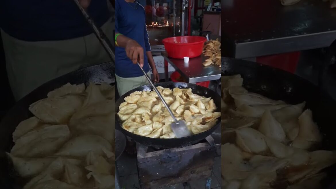 #SAMOSA | Street Samosa Recipe | Healthy South Indian Potato Onion Crispy Samosa Cooking | Food Show