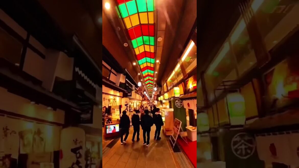 Navigating Busy Nishiki Market in Kyoto. #japan #walkingtour #subscribe