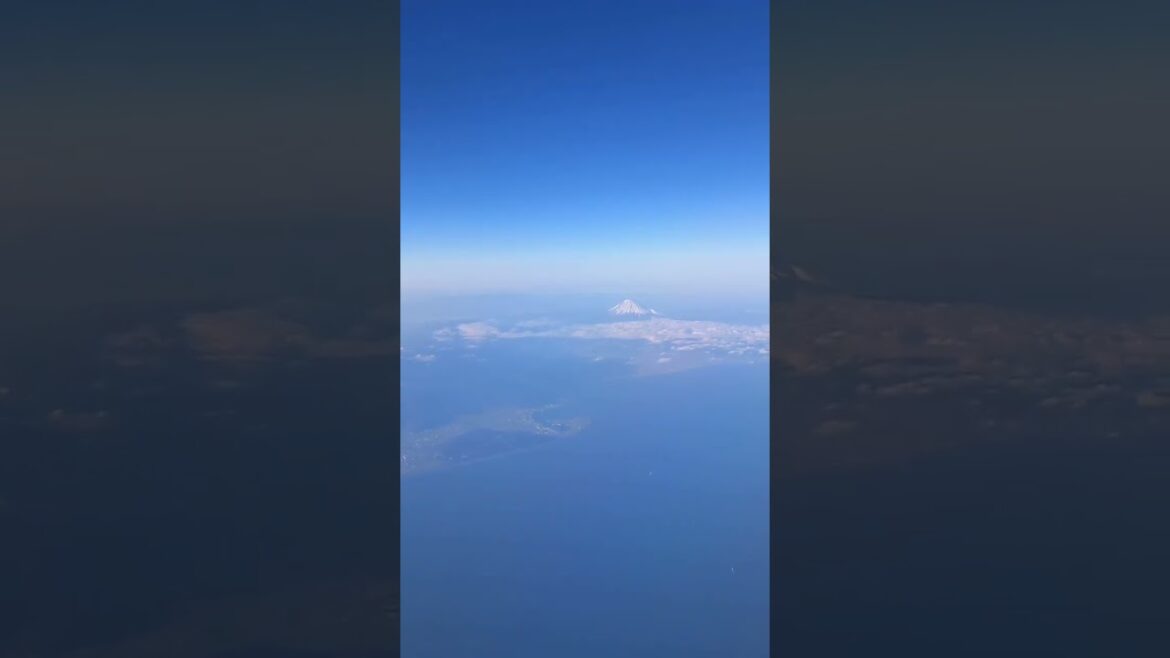 ✈️Stunning view of Mt. Fuji from the blue sky✈️静岡駿河湾上空から眺める富士山🗻最高👍