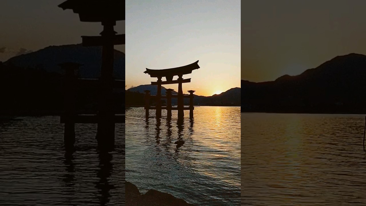 Mustsee Japan beautiful floating OTORI gate on Miyajima island at