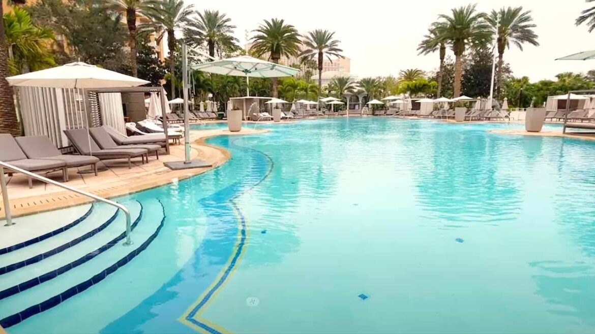 RITZ-CARLTON GRANDE LAKES (Inside Orlando’s Premier LUXURY Resort) RITZ-CARLTON GRANDE LAKES (Inside Orlando's Premier LUXURY Resort)