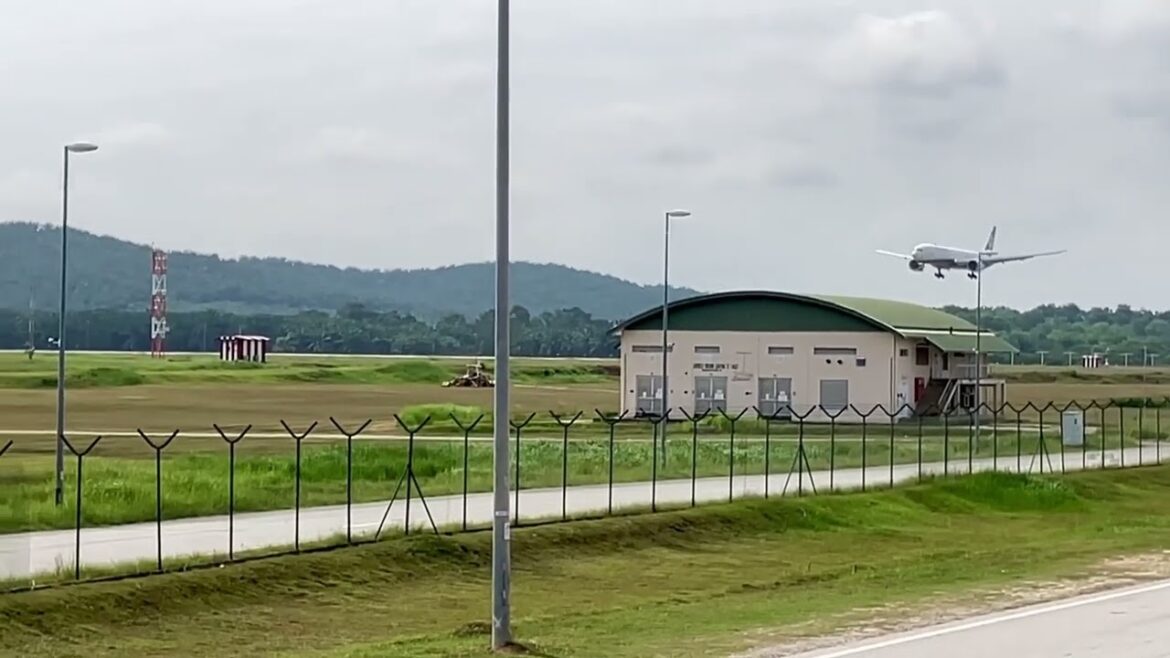 EVA Air arrival at KLIA, must watch !