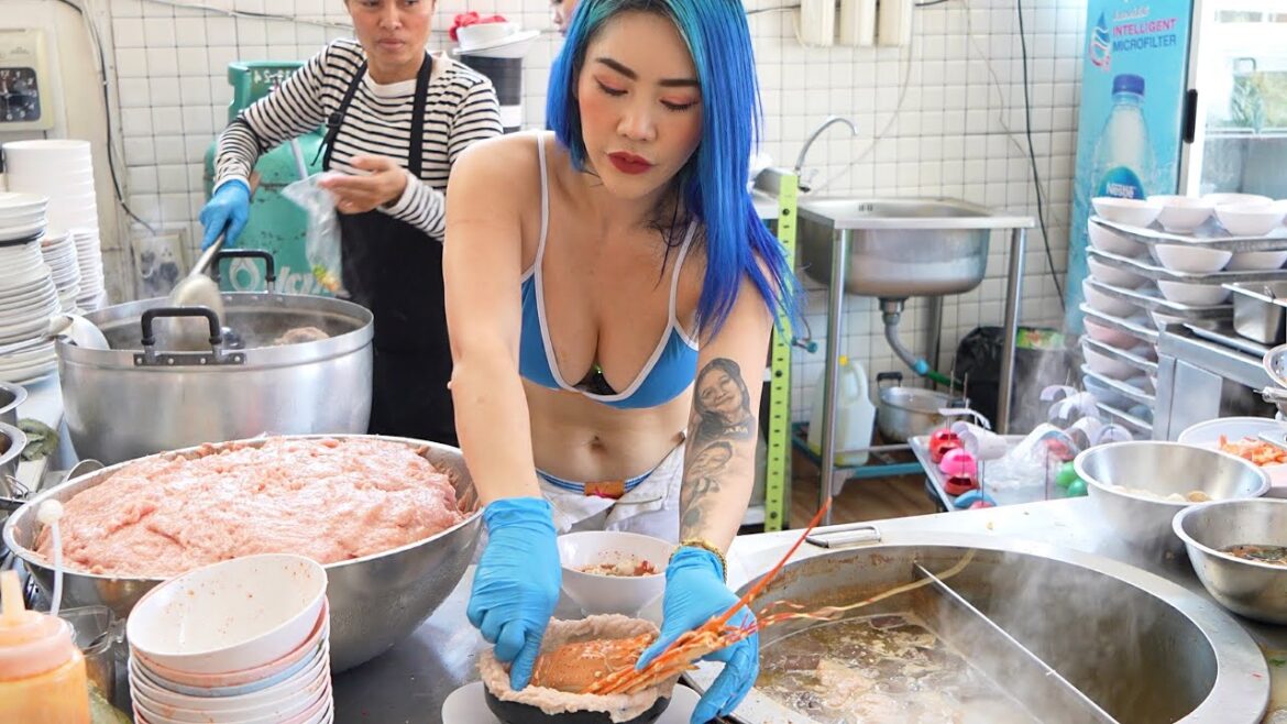 BIG SIZE! This Beautiful Girl Has GIANT Lobster Noodle - Cooking And Eating - Thai Street Food