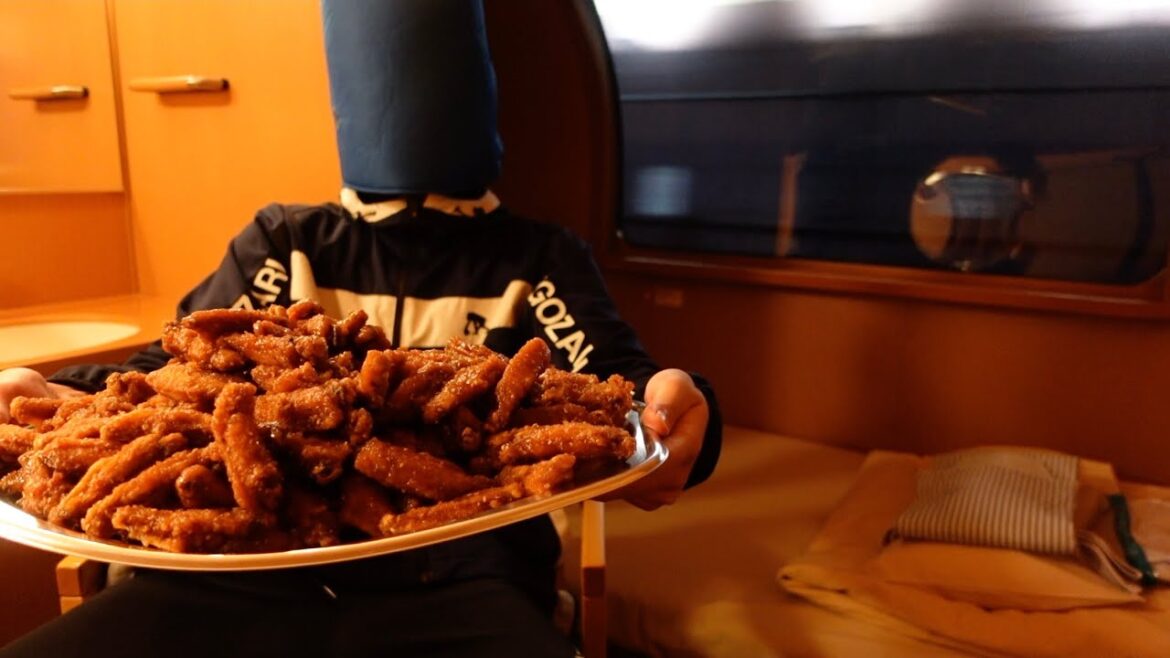 【Sleeper train】Will I finish eating by the time I reach my destination?!　#3000g chicken wings