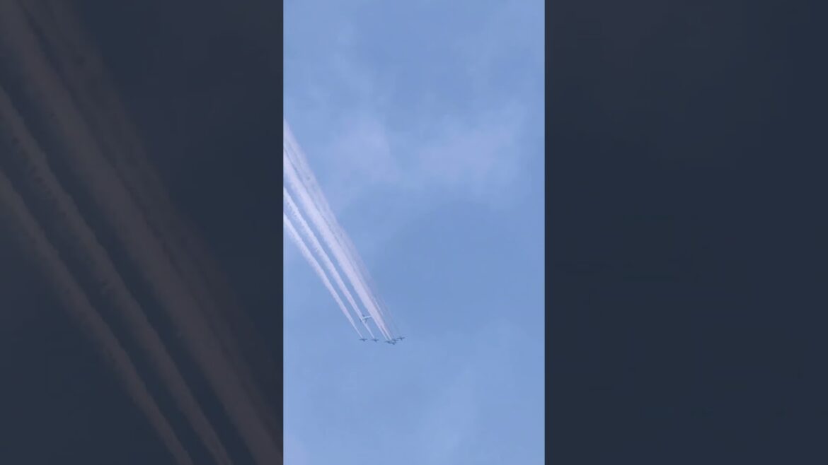 北海道の青空をブルーインパルスが舞う「ありがとう」 #shorts