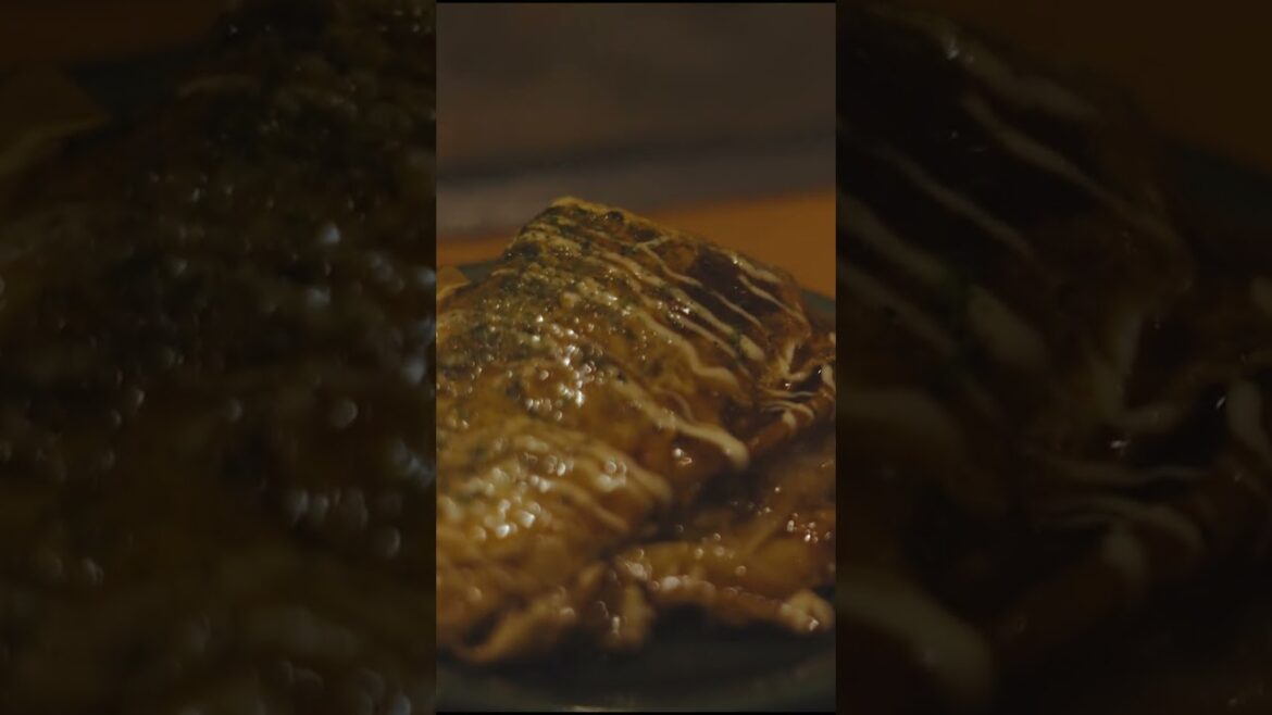 Late night Okonomiyaki in Winter. 福太郎 本店 Osaka, Japan