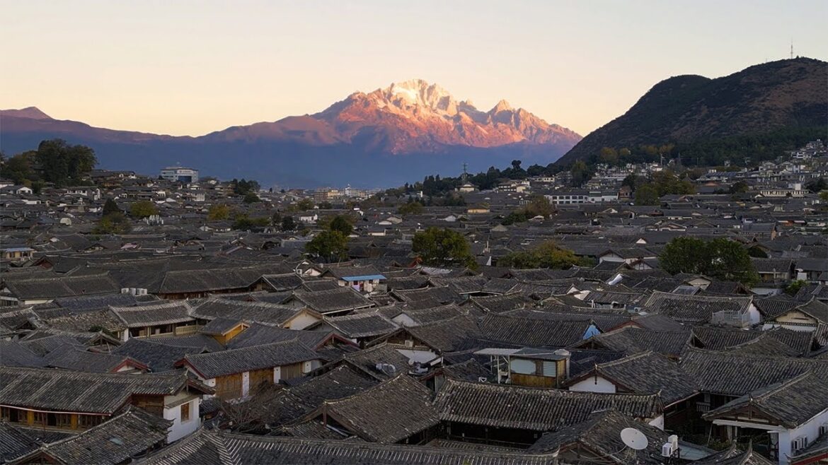 【4K】The old city of Lijiang,the doors are empty, the shops are closed。|lijiang |  (CC subtitles) 【4K】The old city of Lijiang,the doors are empty, the shops are closed。|lijiang |  (CC subtitles)