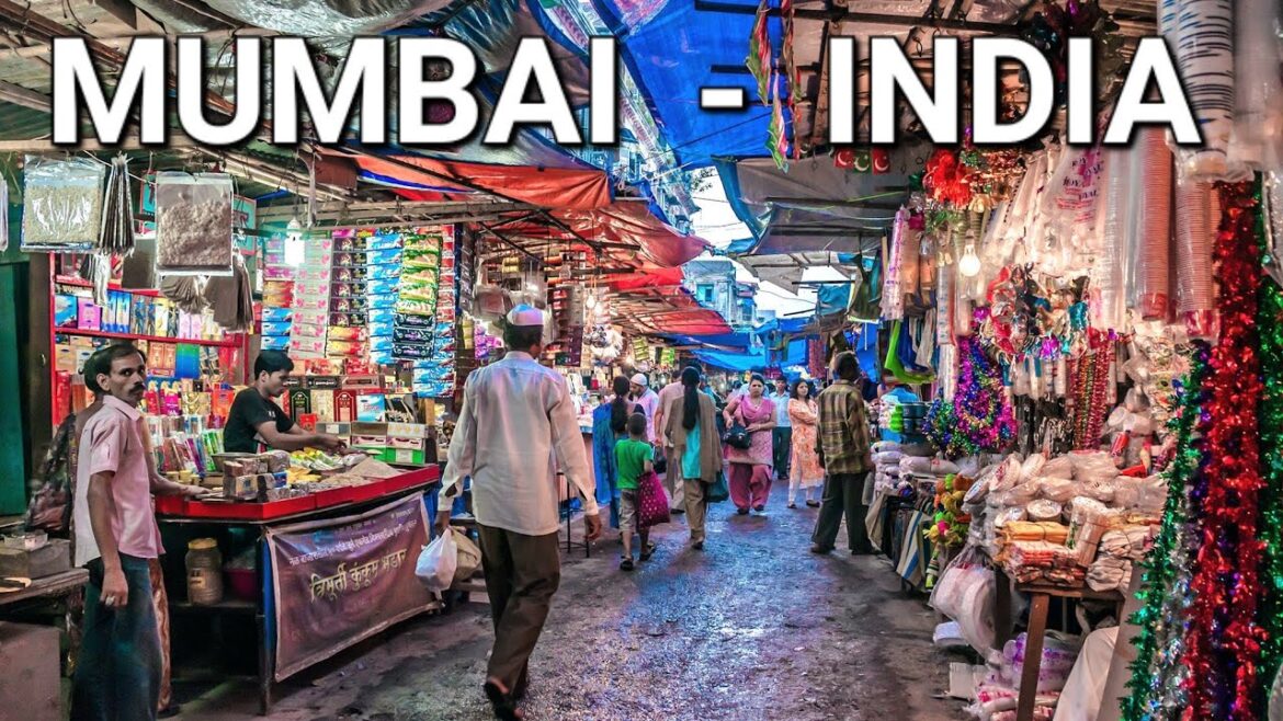 Exploring the Vibrant Sights and Sounds of Dadar Market in Mumbai, India - 4K HDR Walking Tour
