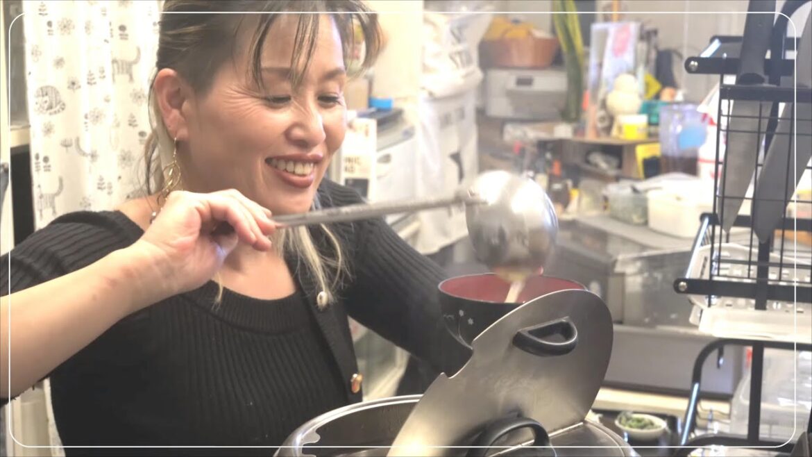 “Tell me anything about your troubles!” A restaurant with a cheerful, kind and nosy mother. うめちゃん食堂 "Tell me anything about your troubles!" A restaurant with a cheerful, kind and nosy mother. うめちゃん食堂