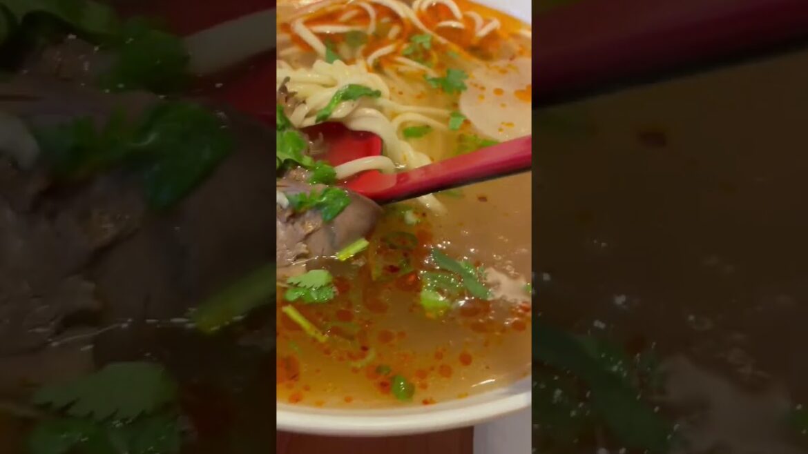 Best Noodle Shop in Chinatown Montreal! - Nouilles De Lan Zhou