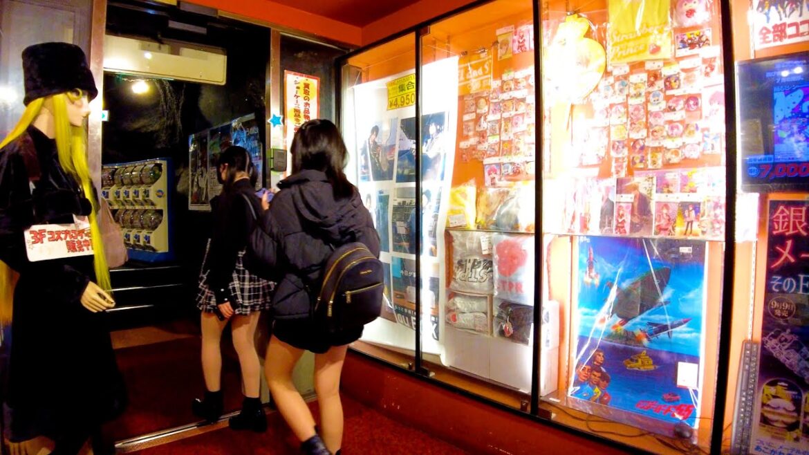 Osaka Walk πΆπ» Enjoy Umeda’s shopping street βͺ π4K non-stop 1 hour 02 minutes Osaka Walk πΆπ» Enjoy Umeda's shopping street βͺ π4K non-stop 1 hour 02 minutes