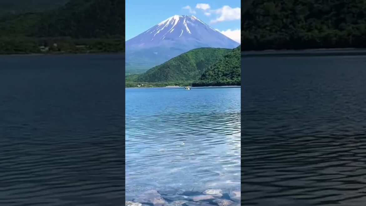 Mount Fuji looking like a green screen #short #shorts #travel #vacation #explore #shortsfeed