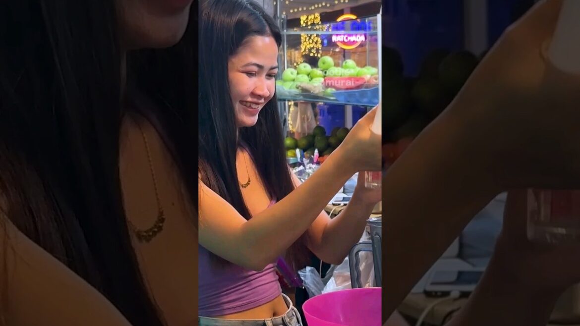 She sells smoothies with a great smile | Street food at Bangkok’s night market She sells smoothies with a great smile | Street food at Bangkok's night market