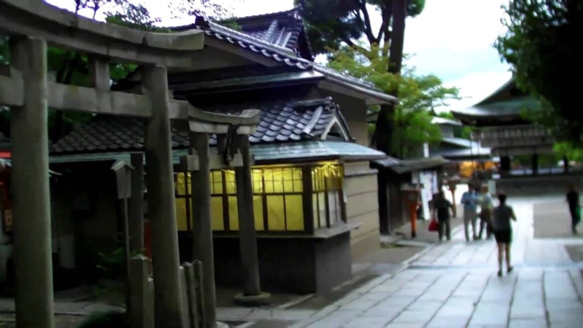 Japan 2010! P.16 Yasaka Shrine, Kyoto!