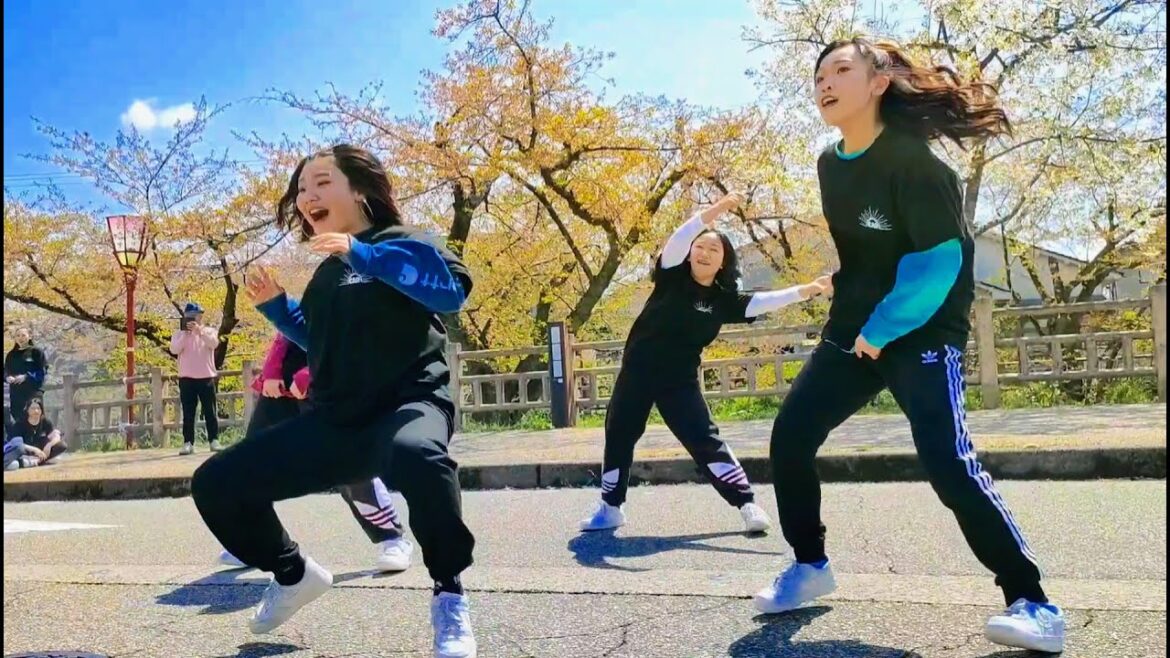 高岡第一高校　ダンス部　福岡さくらまつり2023　Dance performance by Japanese high school girls at a cherry blossom event