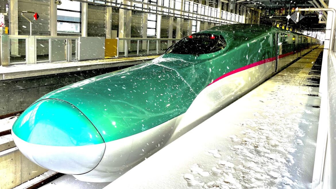 Japan’s Fastest Bullet Train Running in the Snow