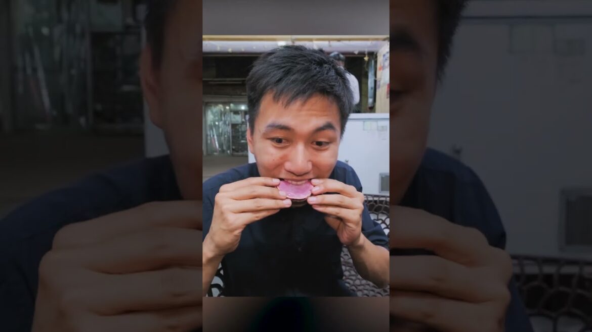 Kem ở Ấn Độ lạ quá, có búa đập mới ăn được. Du lịch ẩm thực Ấn Độ cùng Khoai Lang Thang Kem ở Ấn Độ lạ quá, có búa đập mới ăn được. Du lịch ẩm thực Ấn Độ cùng Khoai Lang Thang