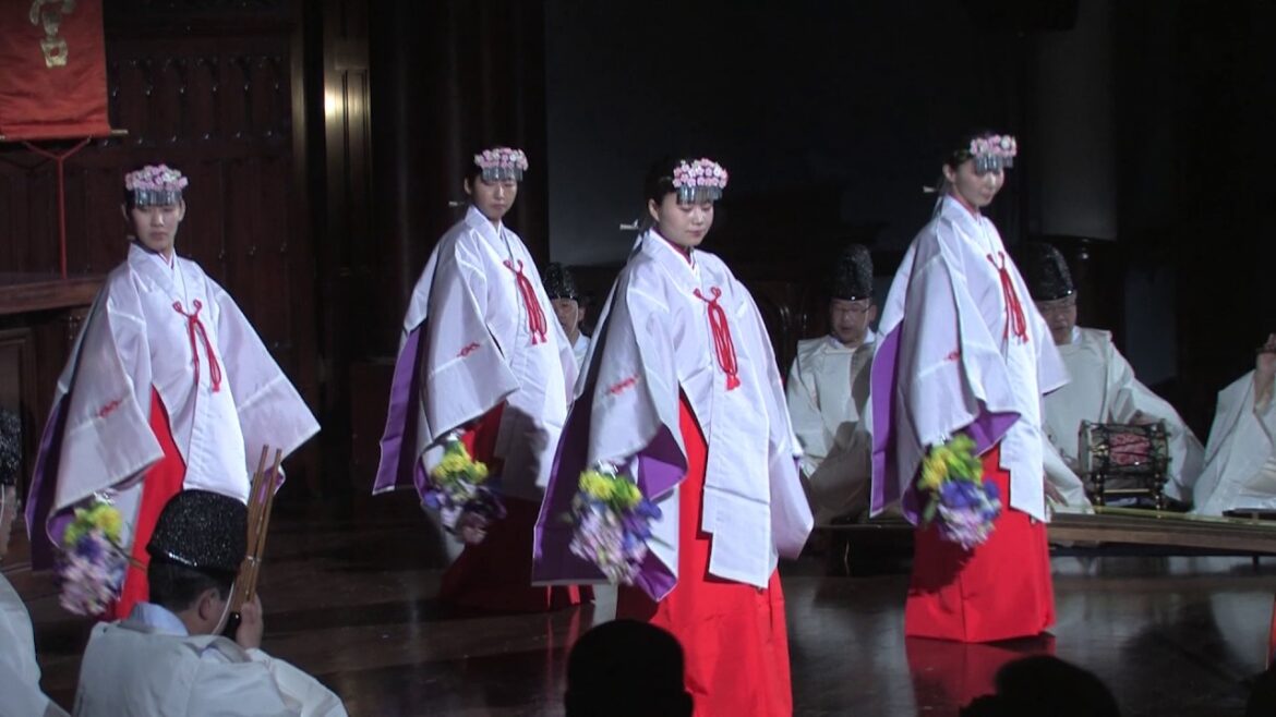The Sacred Music of Mikagura: a brief look at an ancient ritual | 御神楽解説・装束楽器解説