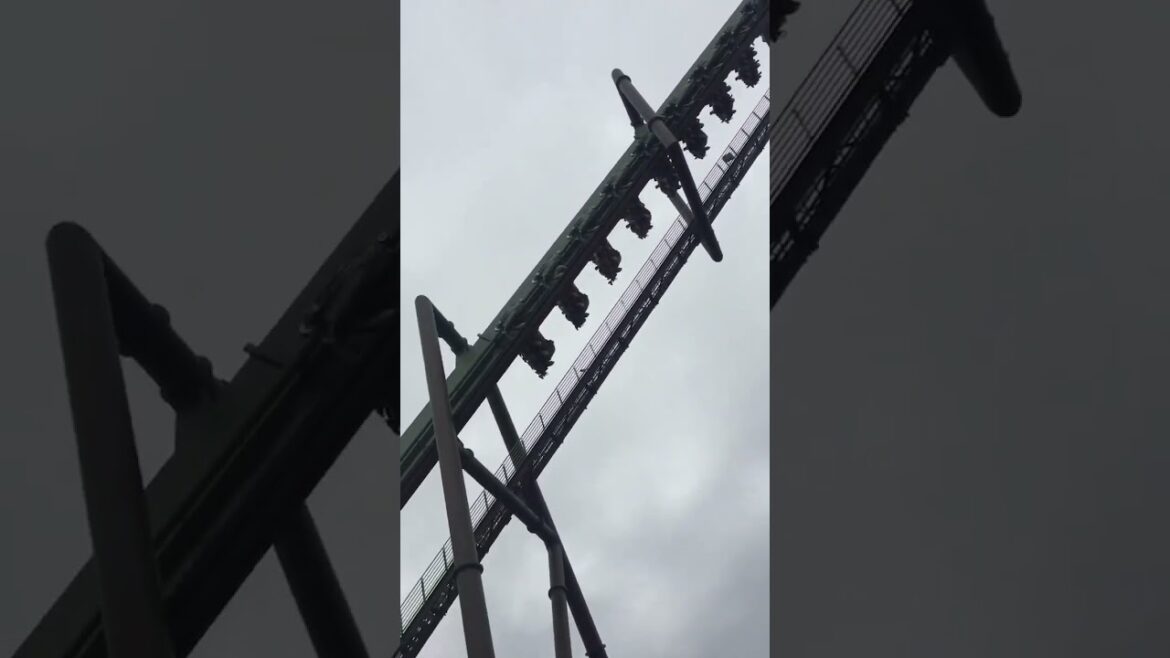 Riding an extreme ride… #flyingdinasaur #usj #universalstudiosjapan #japantravel #osaka