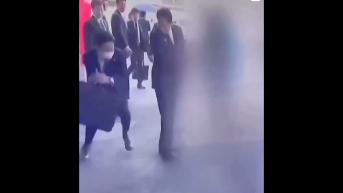 Footage of yesterday's assassination attempt on Japanese Prime Minister Fumio Kishida in Wakayama.
