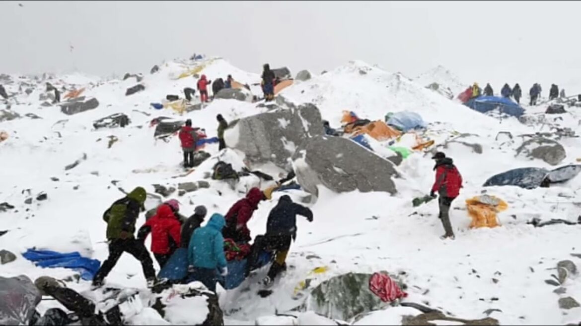 3 Sherpa hit by avalanche on Everest