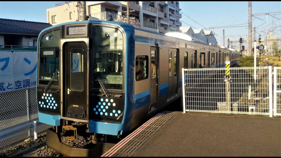 【夕暮れの茅ケ崎駅】相模線（JR東日本E131系電車）ワンマン列車、終点の1番線ホームに到着（神奈川県茅ヶ崎市）Sagami Line Chigasaki Station JAPAN TRAIN