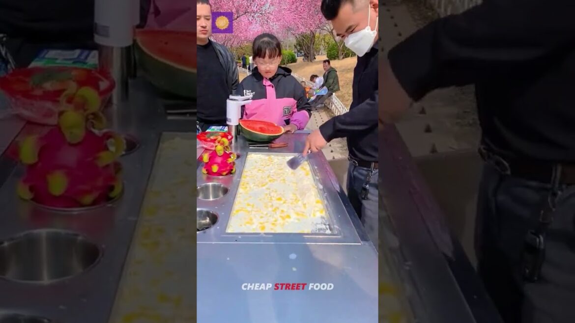 ASMR Street Ice Cream Rolls 冰淇淋卷 #shorts #streeticecream