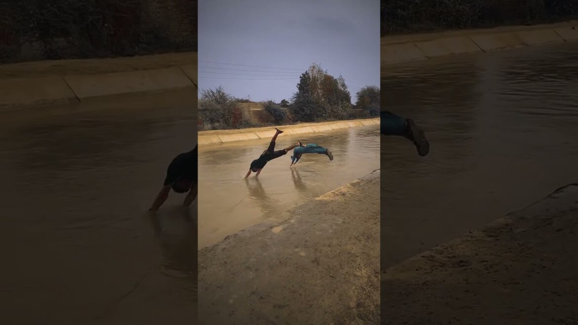 Nahar mai nahate hue 😂