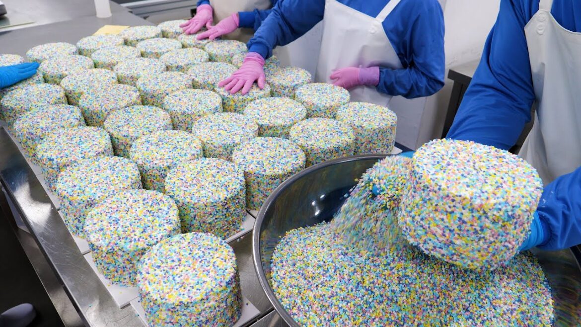 폭발하기 일보 직전! 폭탄 초콜릿! 케익공장의 다이너마이트 생크림케이크 대량생산 making dynamite fresh cream cake – korean street food 폭발하기 일보 직전! 폭탄 초콜릿! 케익공장의 다이너마이트 생크림케이크 대량생산 making dynamite fresh cream cake - korean street food