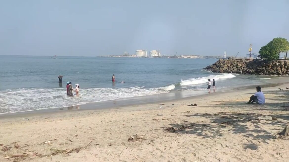 Mahatma gandhi beach  , Kochi  The Silent Safest Beach of Kerala