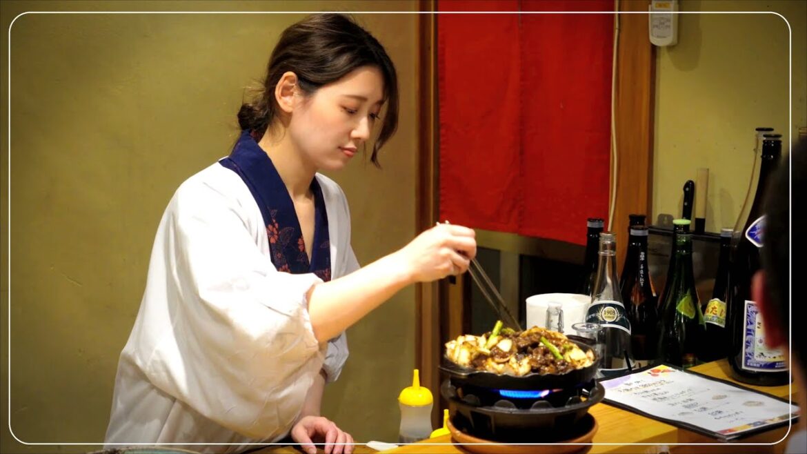 A beautiful proprietress makes exquisite grilled offal. Japanese food. どん蔵 モツ A beautiful proprietress makes exquisite grilled offal. Japanese food. どん蔵 モツ