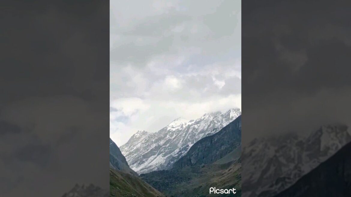 Mountain shorts #himalayas #mountains #ytshorts #trending #youtubeshorts #shorts