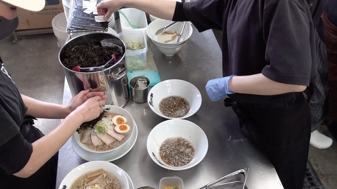 煮干し!チャッチャ!岐阜で最高の背脂醤油ラーメン|Ramen shop loved by locals 煮干し!チャッチャ!岐阜で最高の背脂醤油ラーメン|Ramen shop loved by locals