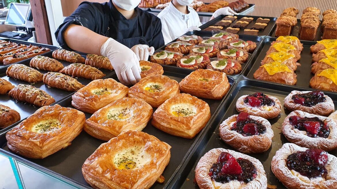 매일 굽는 14가지 페스츄리! 늦게가면 다 팔려서 없다는 인사동 핫플 / Making 14 kinds of pastries every day – Korean street food 매일 굽는 14가지 페스츄리! 늦게가면 다 팔려서 없다는 인사동 핫플 / Making 14 kinds of pastries every day - Korean street food