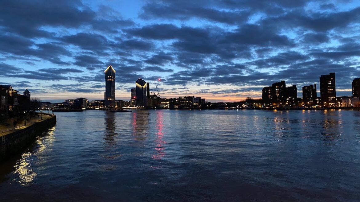 London Walking Tour Battersea Bridge to Albert Bridge | Links to the Affluent Area of Chelsea London Walking Tour Battersea Bridge to Albert Bridge | Links to the Affluent Area of Chelsea
