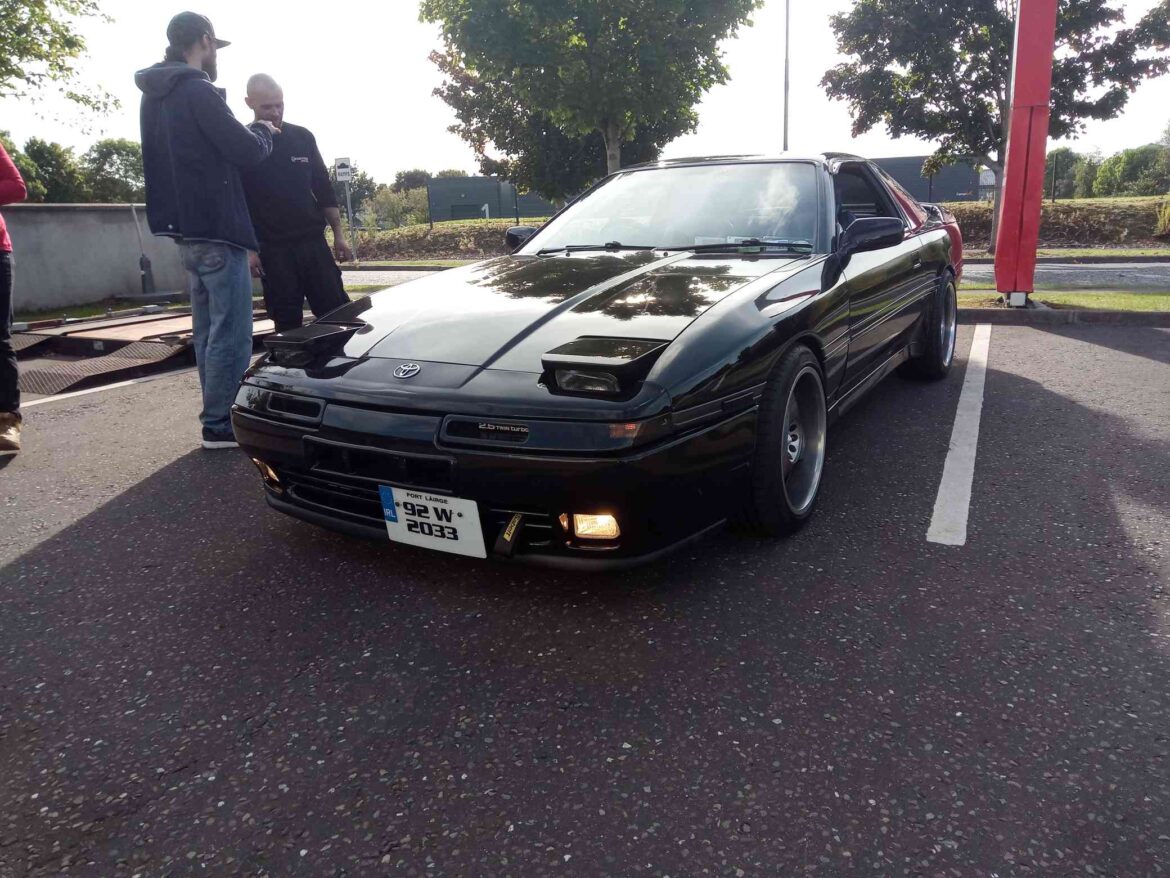 another pic of my dads toyota supra a70