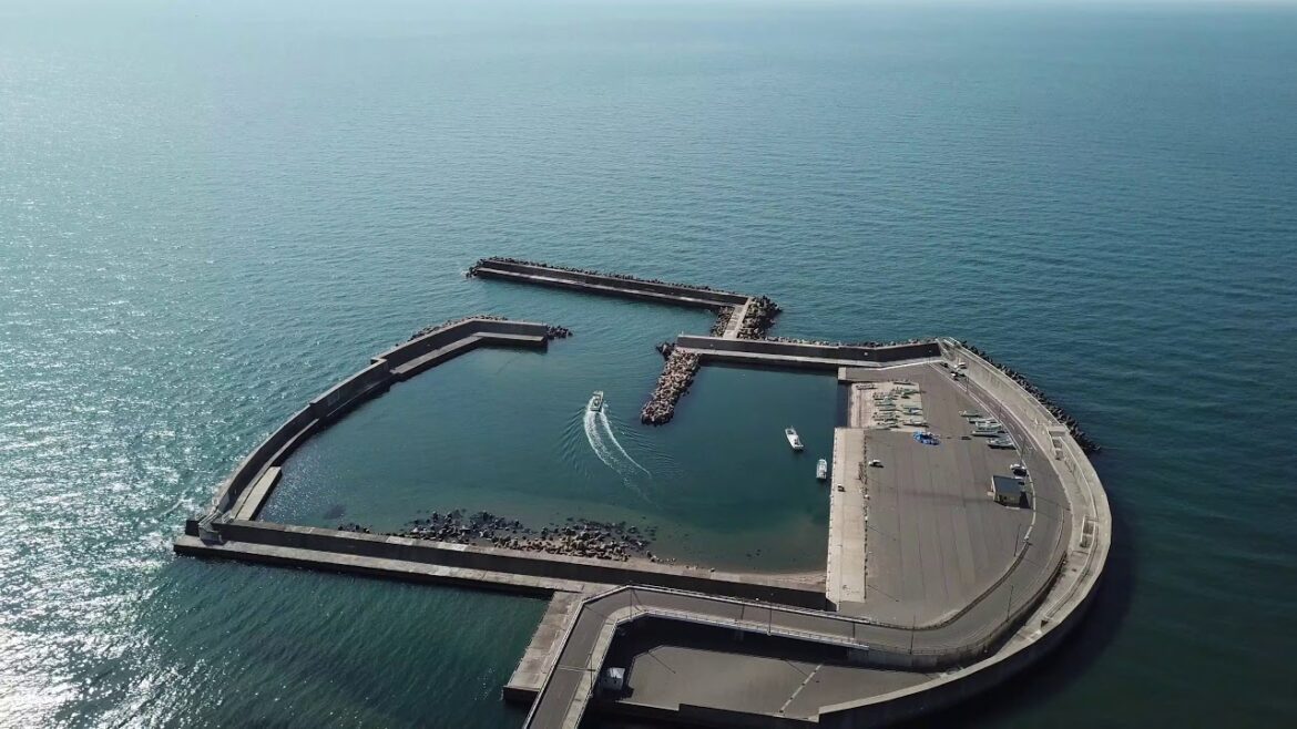 4K Drone空撮 / 道川漁港 道の駅岩城 秋田県由利本荘市