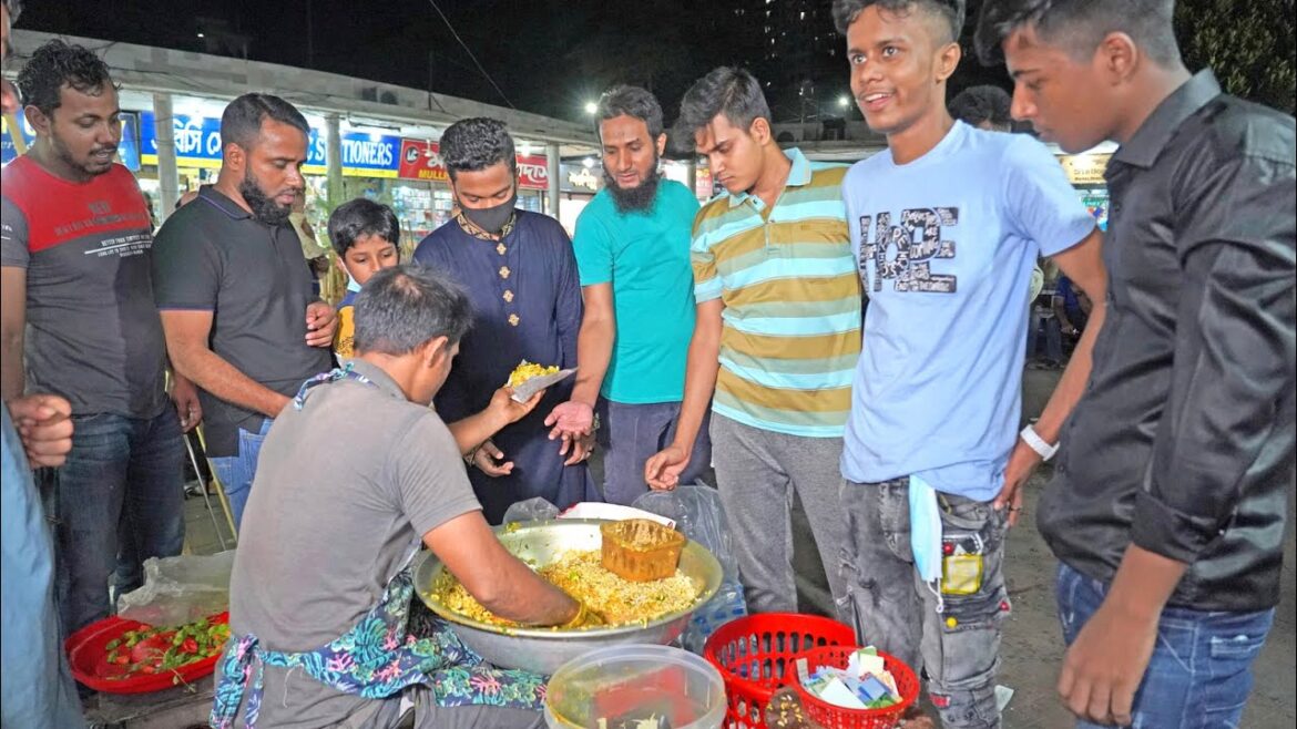 Jhal Muri King Ujjal is so Busy Even at Night! | Bangladeshi Street Food