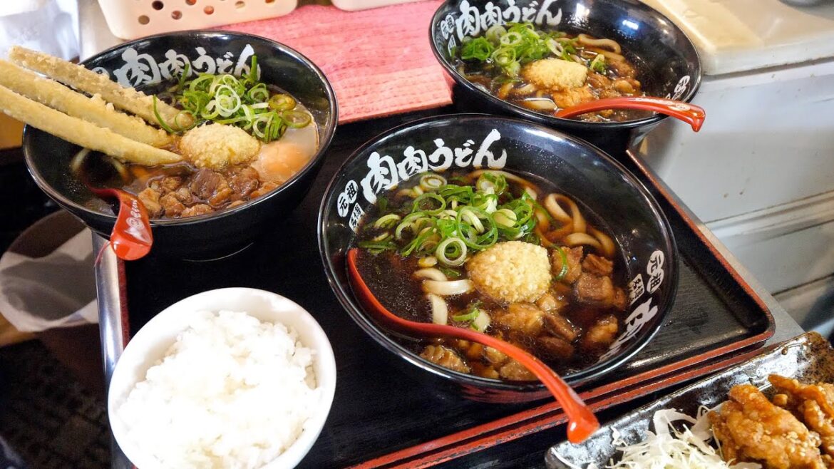 福岡で驚異的な人気を誇る肉肉うどん屋のガッツリ定食丨Udon Restaurant - Travel Japan