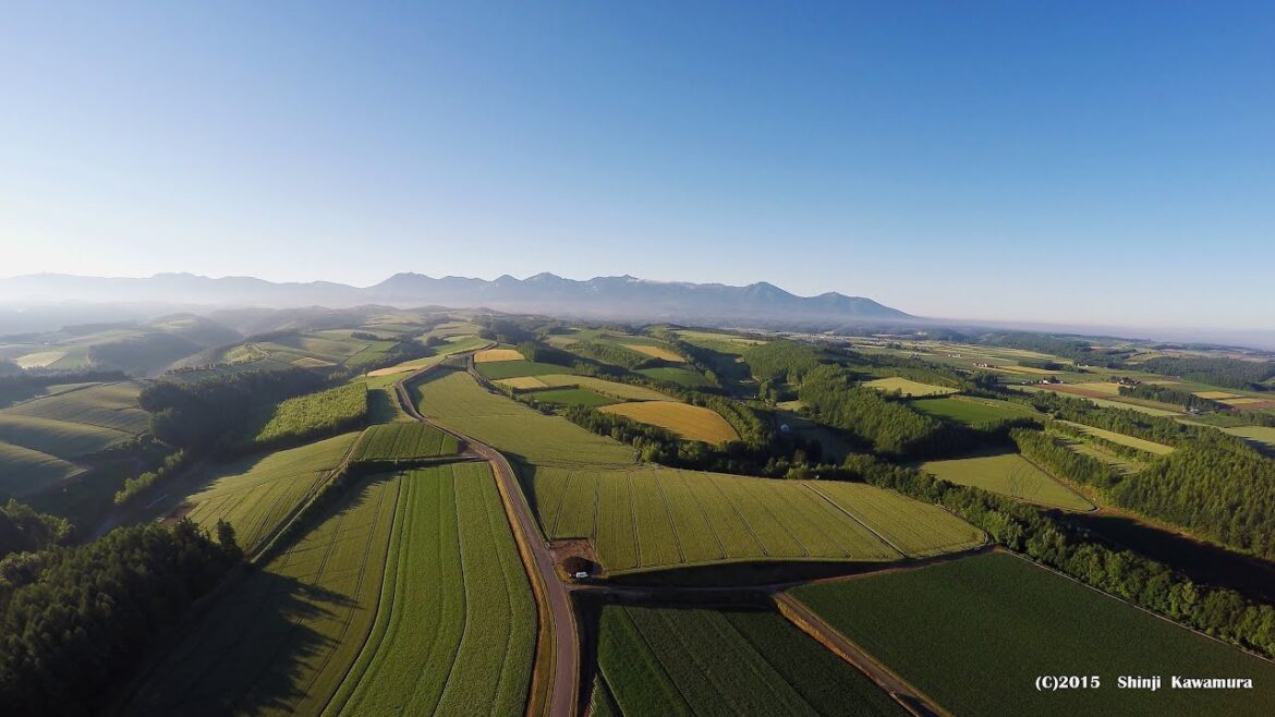 DRONE×HOKKAIDO 4K　上富良野・美瑛、快晴の空中散歩。　Mostly Sunny Aerial image Hokkaido Kamifurano Biei.