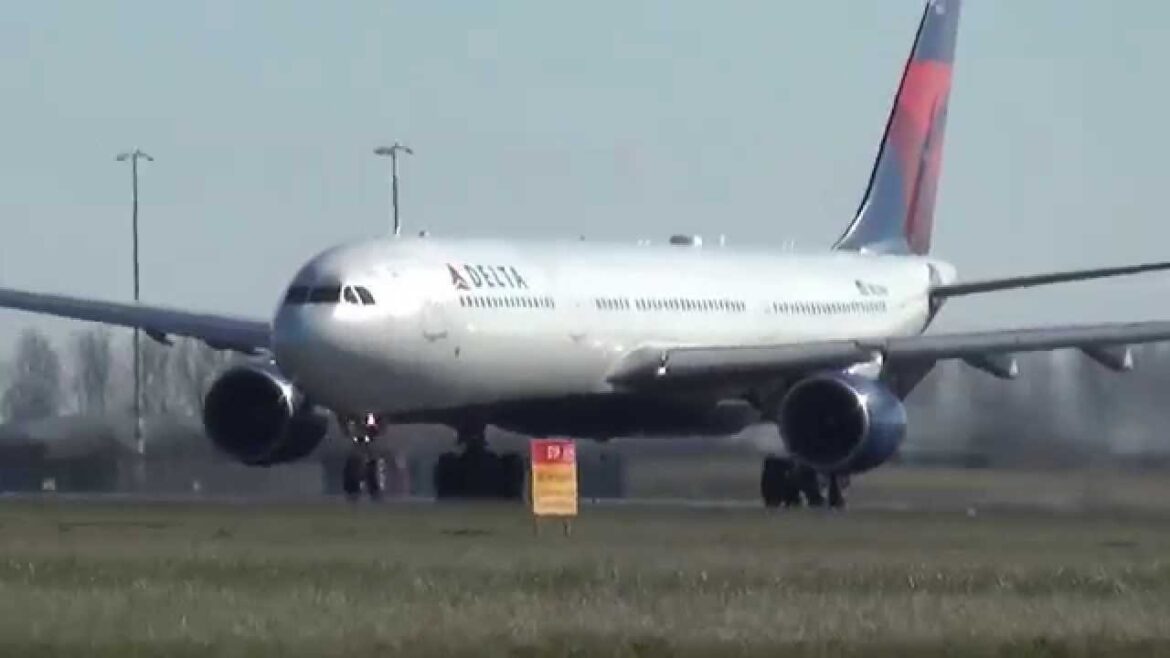 Delta Airlines • Airbus A330 • Takeoff Amsterdam Airport Schiphol