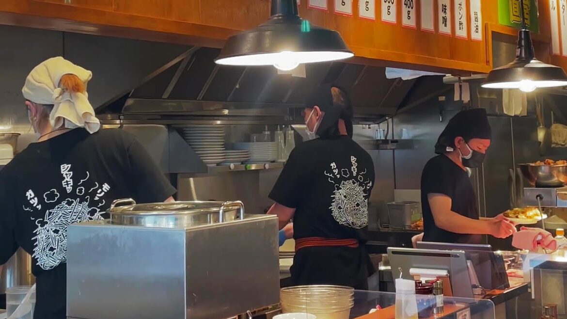 厨房潜入！噂の肉野菜炒め専門店ベジ郎の朝の仕込みから！Tokyo new style stir-fried vegetable store!