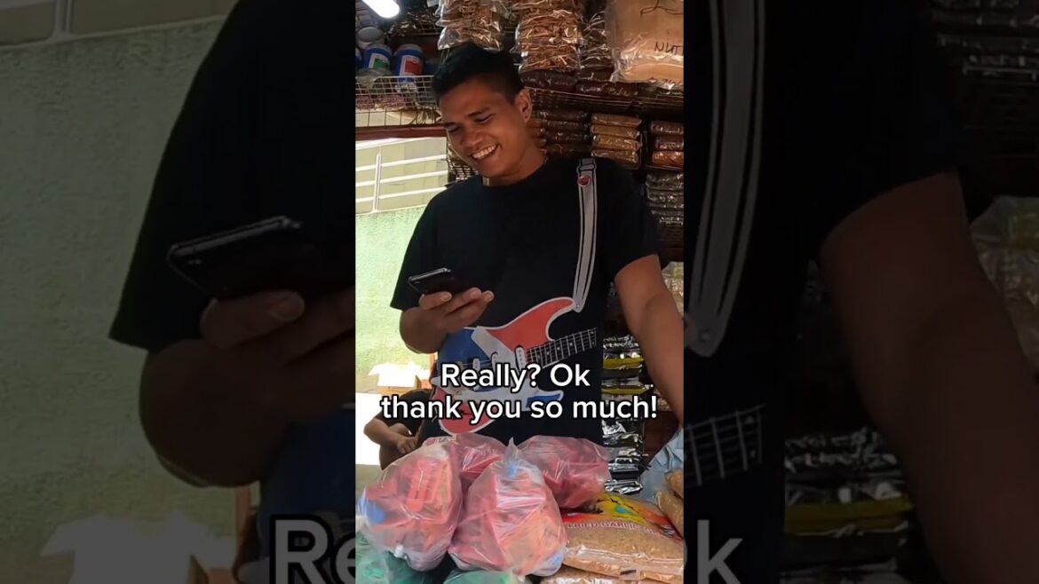 Friendly Filipino Vendor won’t let me pay Philippines #philippines #filipino #manila
