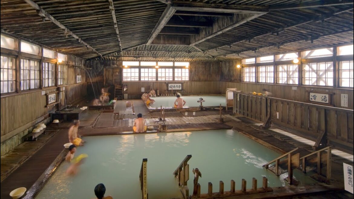 Legendary Ryokan in Aomori! "Sukayu Onsen"