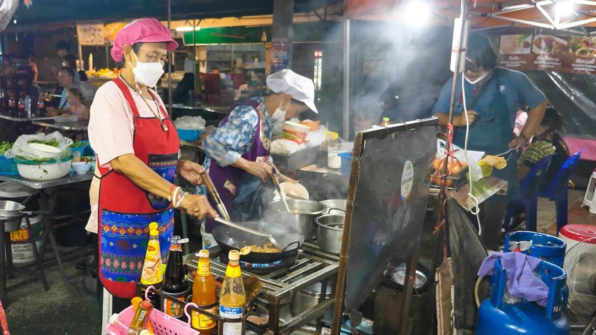Full of orders ! One of the best thai street food restaurant
