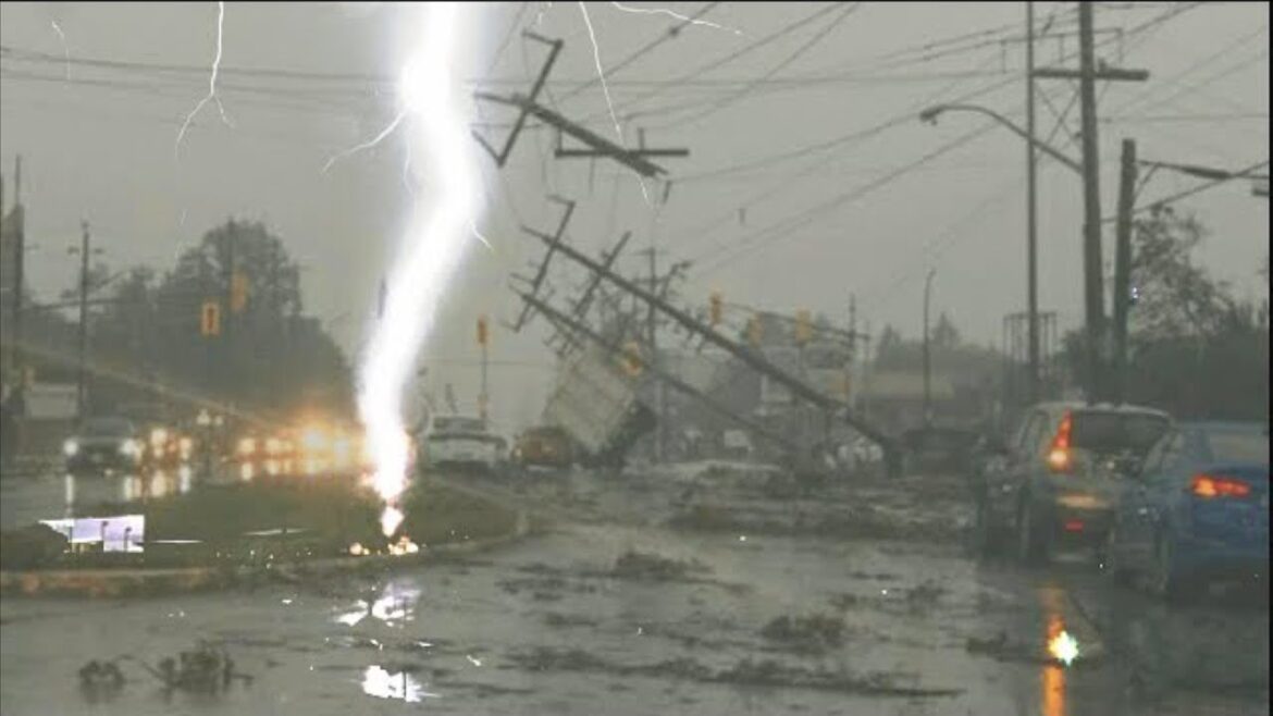 قبل 30 ثانية! ⚠️ إعصار يوم القيامة يدمر ولاية أيوا! نهاية العالم في الولايات المتحدة الأمريكية قبل 30 ثانية! ⚠️ إعصار يوم القيامة يدمر ولاية أيوا! نهاية العالم في الولايات المتحدة الأمريكية