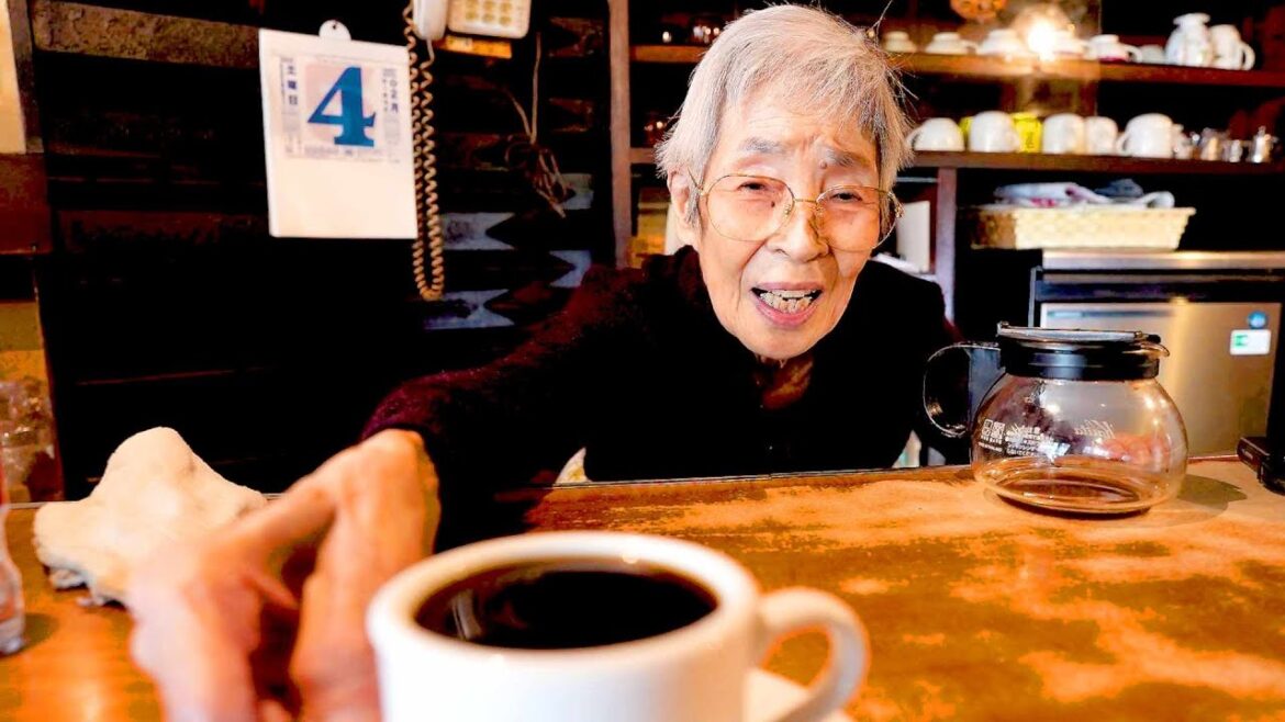 89歳のコーヒー店現役女将!朝5時全国から集う純喫茶ロビン #名古屋喫茶店 #名古屋駅 早朝 喫茶店 #名古屋 レトロ喫茶 89歳のコーヒー店現役女将!朝5時全国から集う純喫茶ロビン #名古屋喫茶店 #名古屋駅 早朝 喫茶店 #名古屋 レトロ喫茶